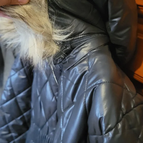 Women's Petite black puffer trench jacket - Picture 4 of 7